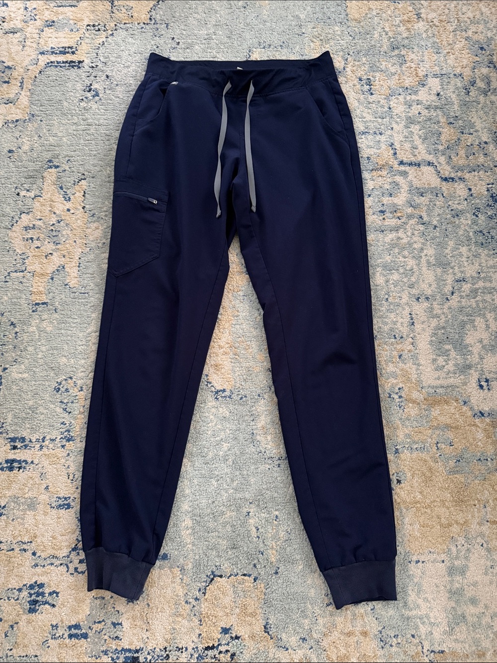 Figs Men's Navy Jogger scrubs with Grey Drawstrings size medium